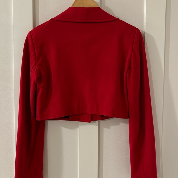 Tristan red jacket, waist length, with sparkle/red broach - Picture 2 of 9